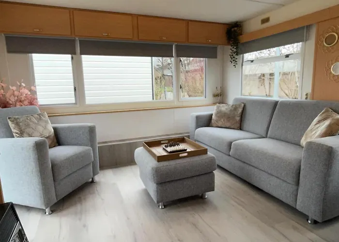 אתר קמפינג Retro Stacaravans Warmond